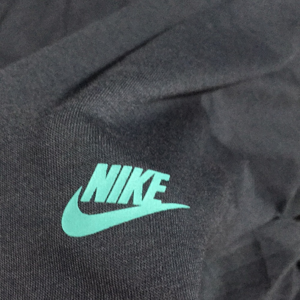 Nike Top - Picture 6 of 7